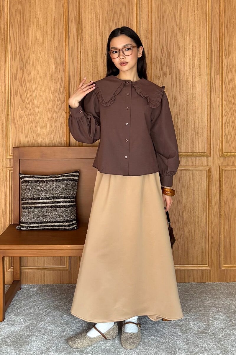 Acı Kahve Yakası Fırfırlı Crop Gömlek & Karamel Scuba Etek Takım