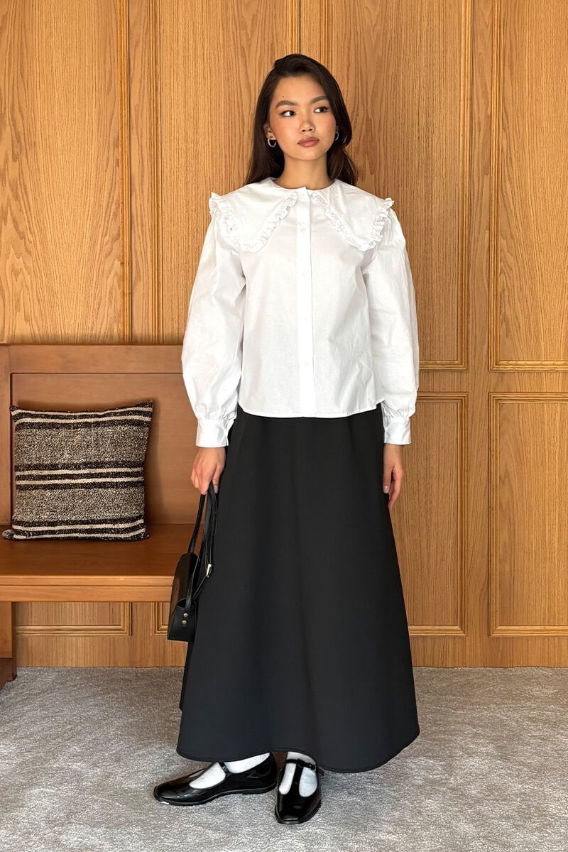 Beyaz Yakası Fırfırlı Crop Gömlek & Siyah Scuba Etek Takım