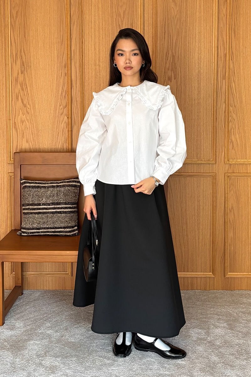 Beyaz Yakası Fırfırlı Crop Gömlek & Siyah Scuba Etek Takım