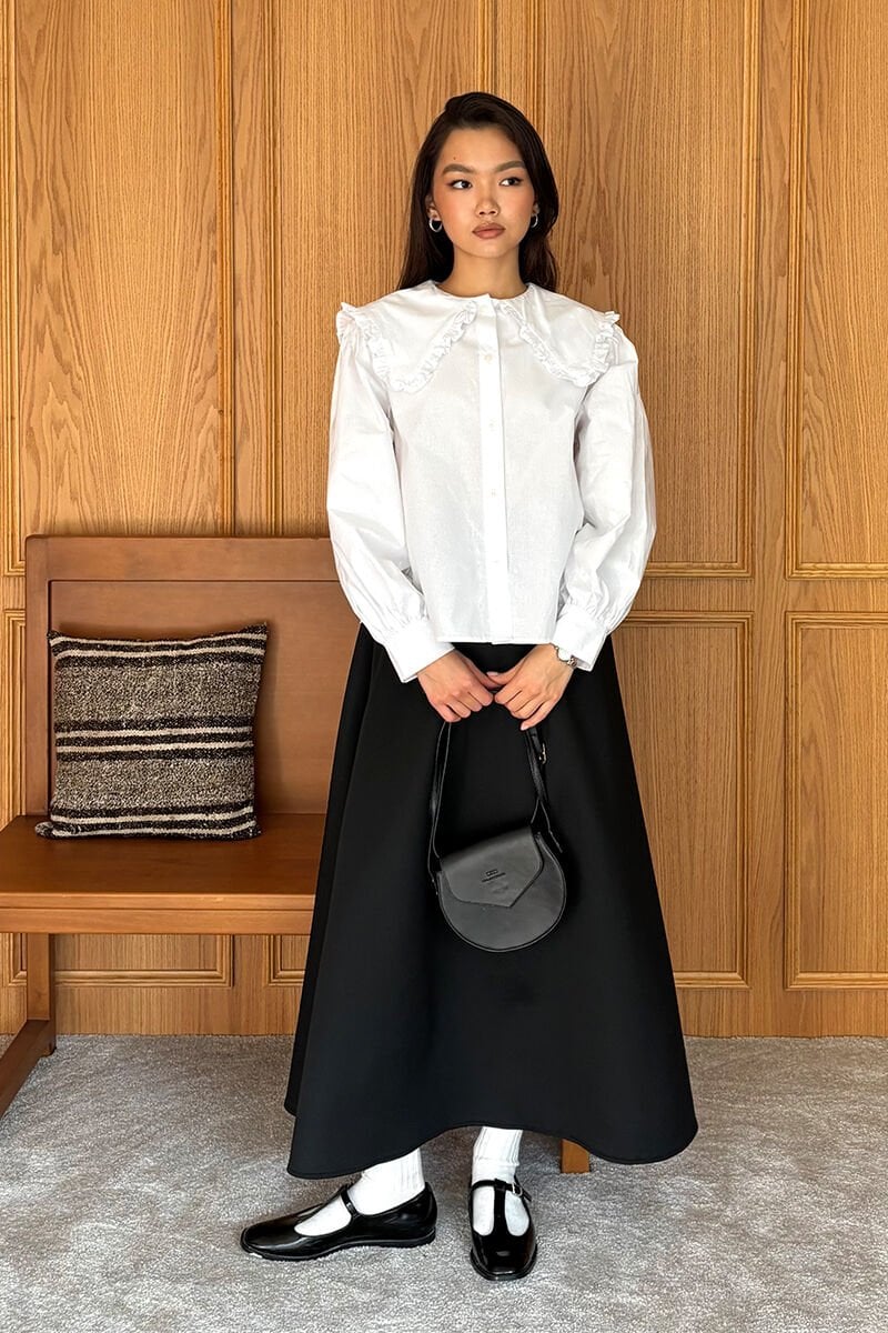 Beyaz Yakası Fırfırlı Crop Gömlek & Siyah Scuba Etek Takım