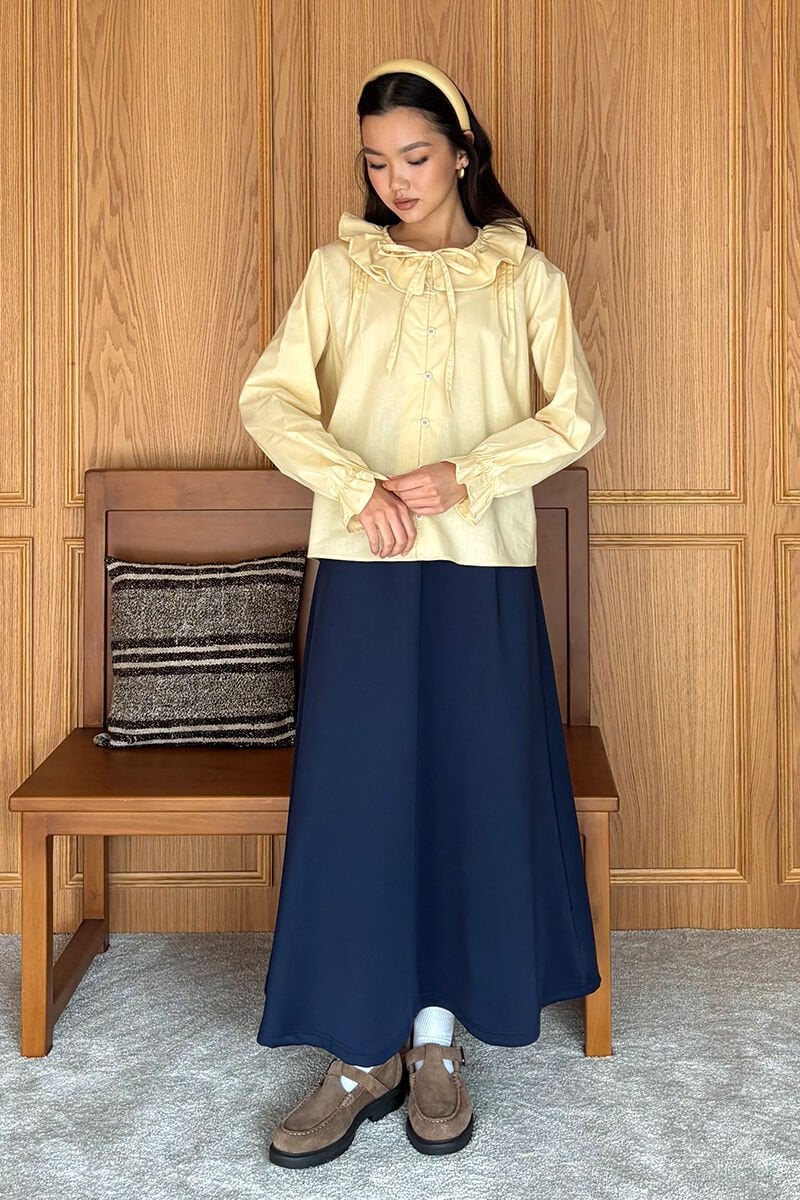 Tereyağ Sarısı Bebe Yaka Fiyonklu Gömlek & İndigo Scuba Etek Takım