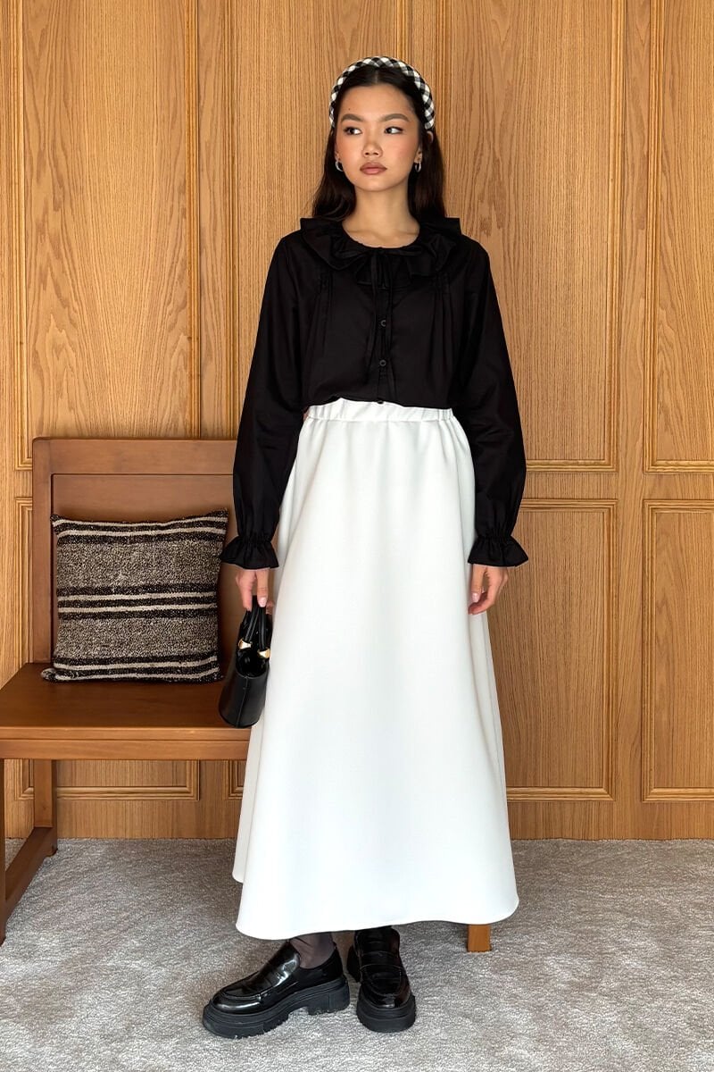 Siyah Bebe Yaka Fiyonklu Gömlek & Ekru Scuba Etek Takım