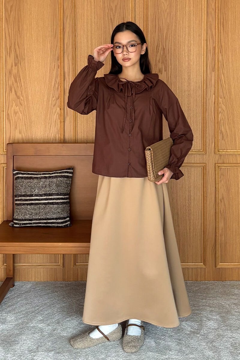 Acı Kahve Bebe Yaka Fiyonklu Gömlek & Karamel Scuba Etek Takım