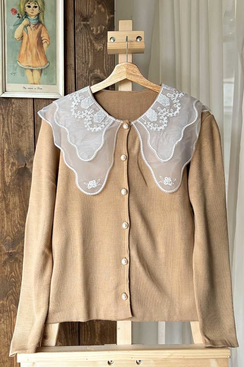 Dantel Yakalı Karamel Triko Hırka