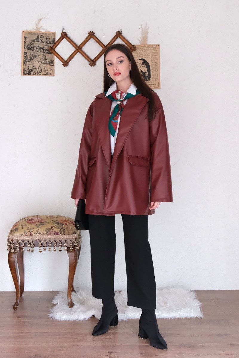 Bordo Deri Ceket & Siyah Krep Boru Paça Pantolon