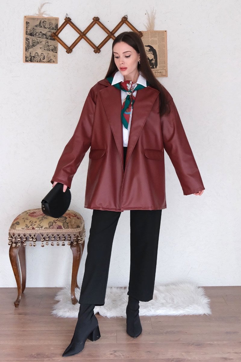 Bordo Deri Ceket & Siyah Krep Boru Paça Pantolon