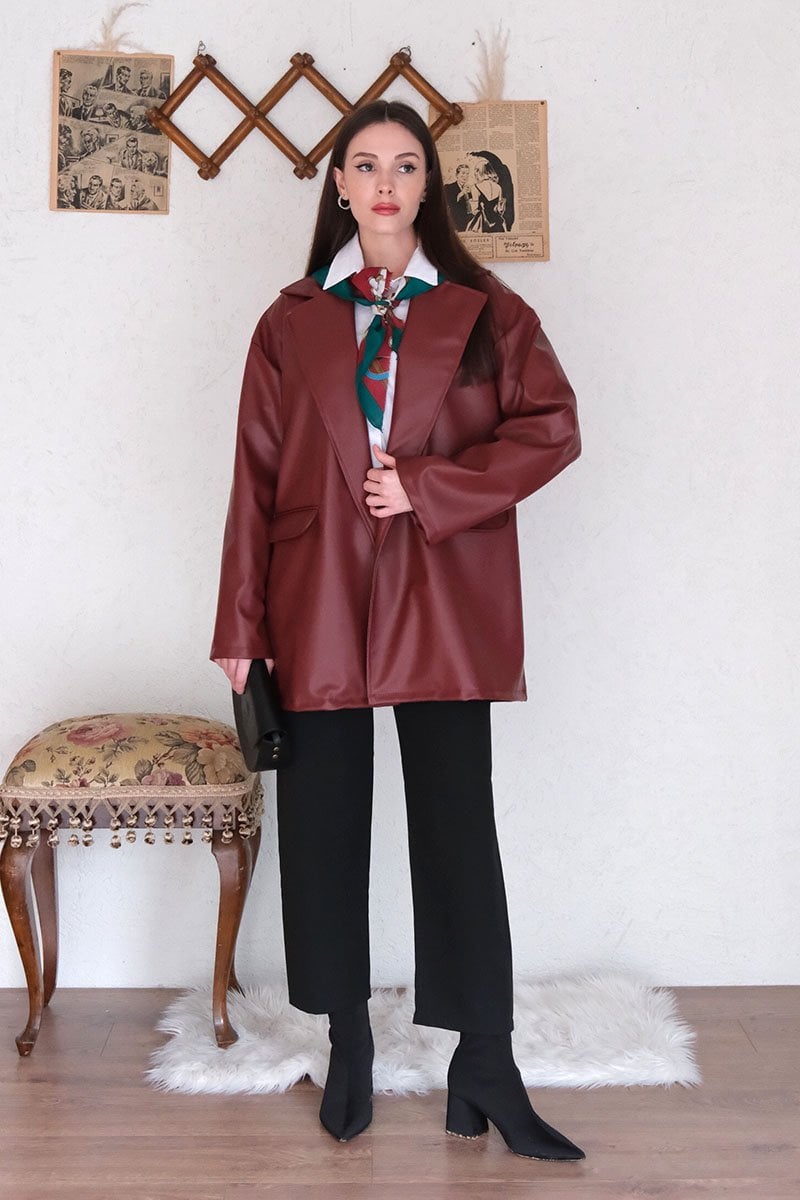 Bordo Deri Ceket & Siyah Krep Boru Paça Pantolon
