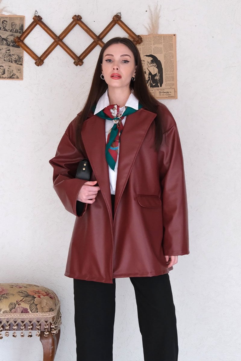 Bordo Deri Ceket & Siyah Krep Boru Paça Pantolon