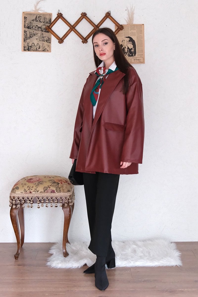 Bordo Deri Ceket & Siyah Krep Boru Paça Pantolon