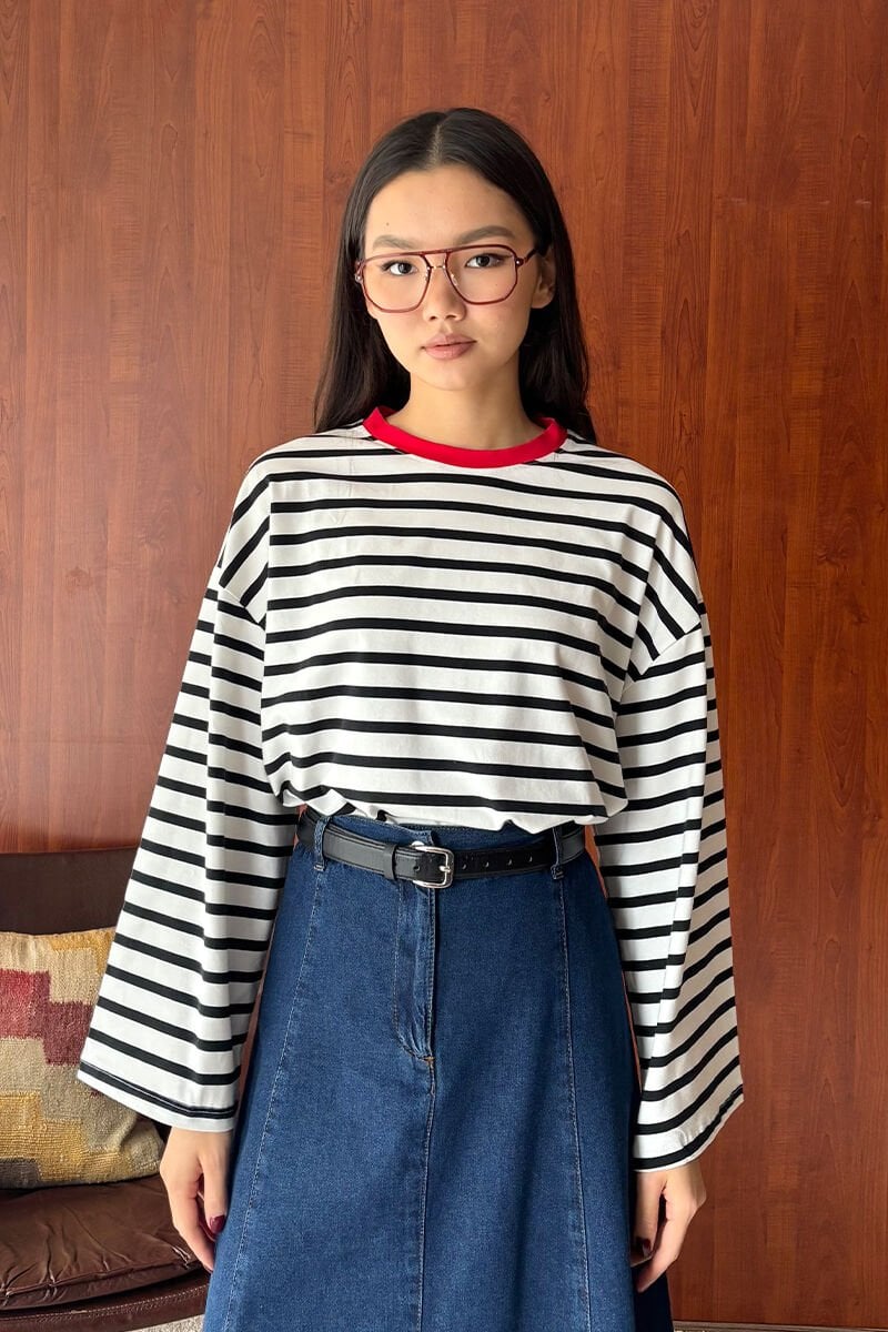 Kırmızı Yaka Siyah Çizgili Body