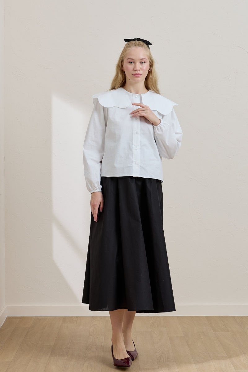 Beyaz Papatya Yaka Crop Gömlek & Siyah Balon Etek