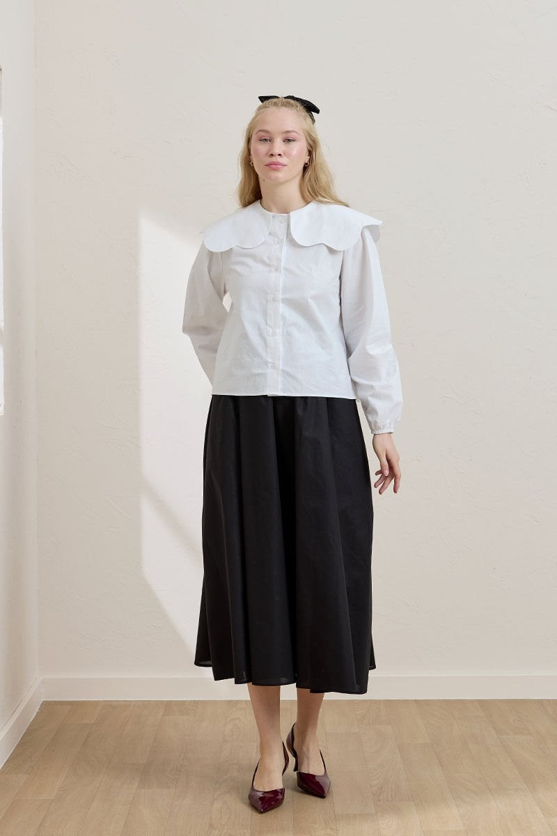 Beyaz Papatya Yaka Crop Gömlek & Siyah Balon Etek