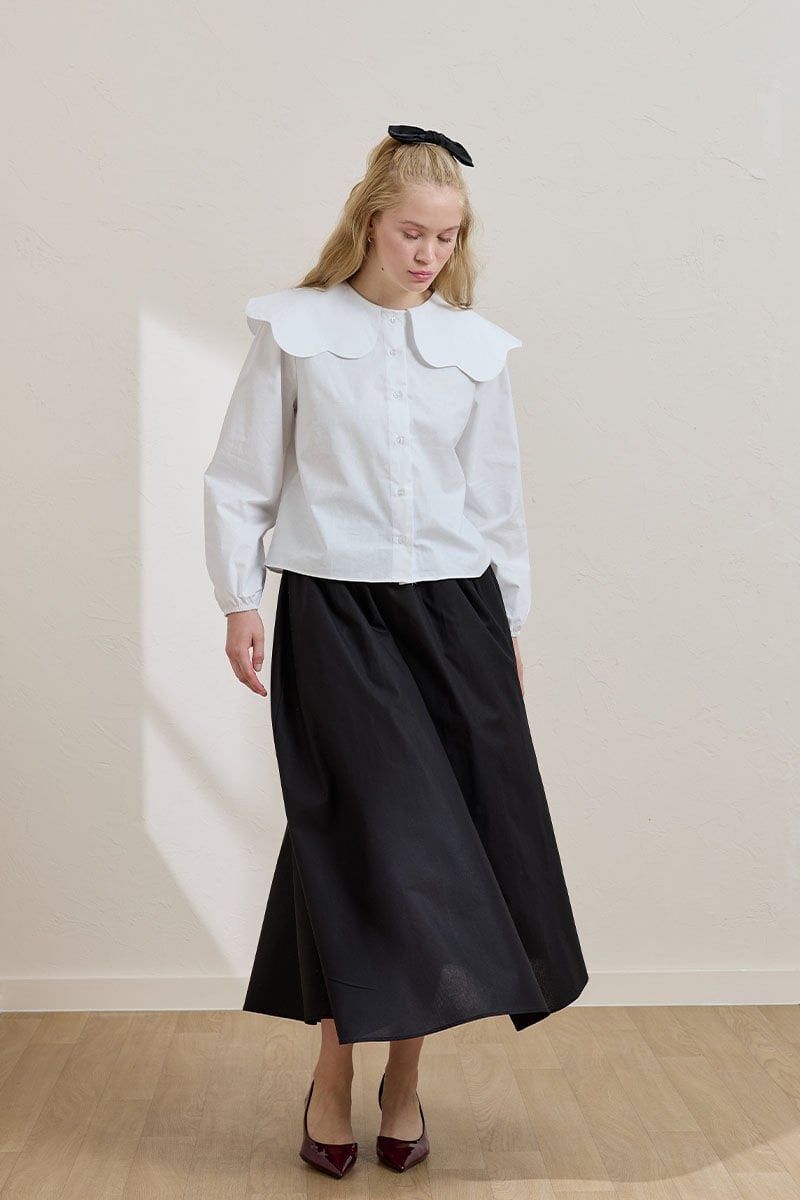 Beyaz Papatya Yaka Crop Gömlek & Siyah Balon Etek