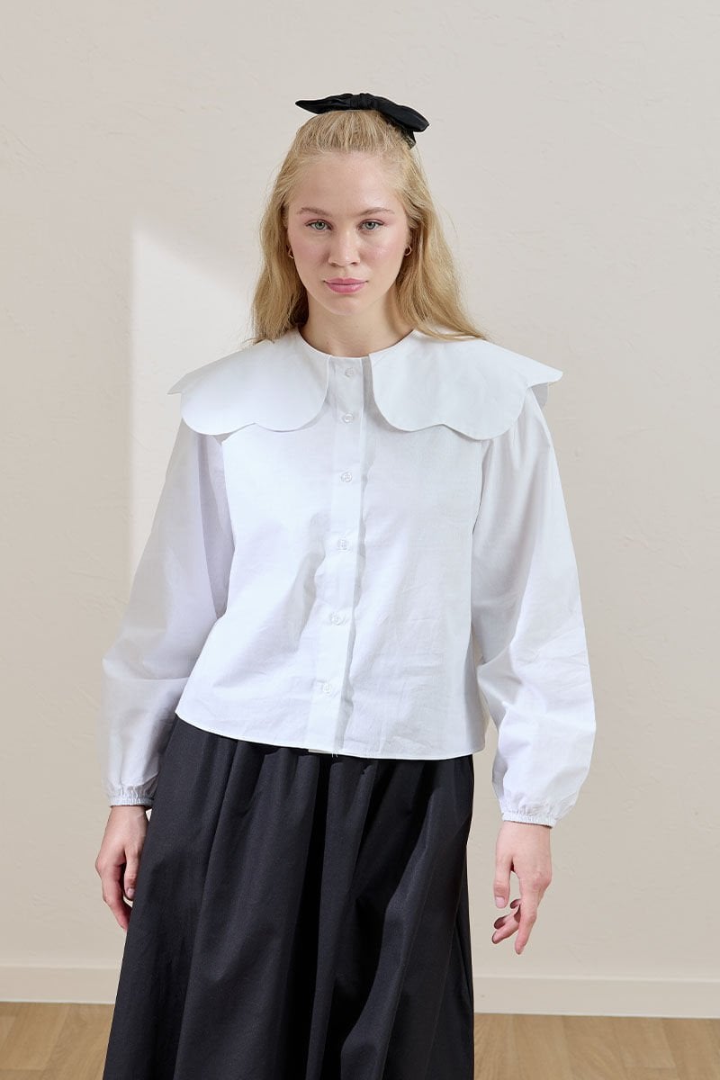 Beyaz Papatya Yaka Crop Gömlek & Siyah Balon Etek