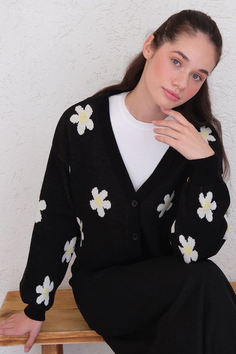 Siyah Papatya Desen Triko Crop Hırka