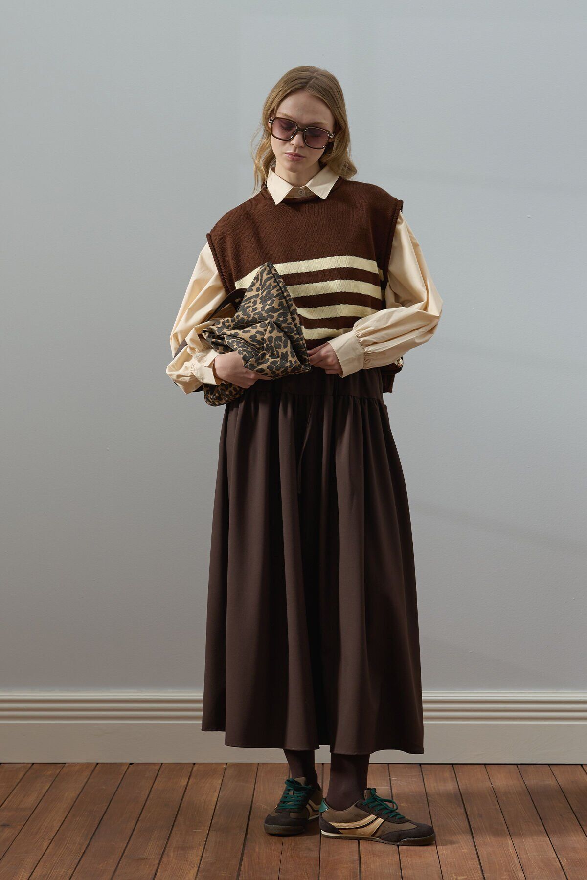 Acı Kahve Çizgi Detaylı Süveter & Acı Kahve Fırfır Detay Poliviskon Etek Takım