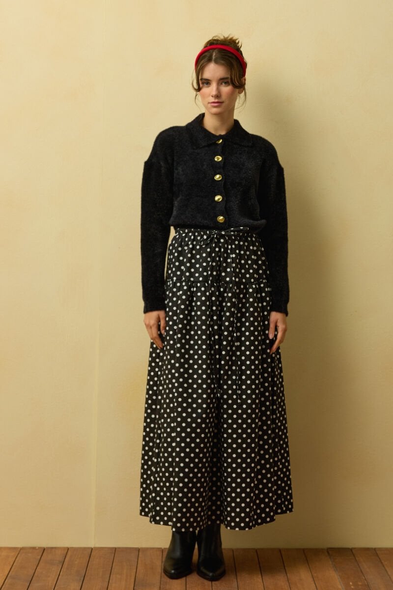 Siyah Polo Yaka Peluş Hırka & Siyah Puantiyeli Fırfır Detay Keten Etek Takım