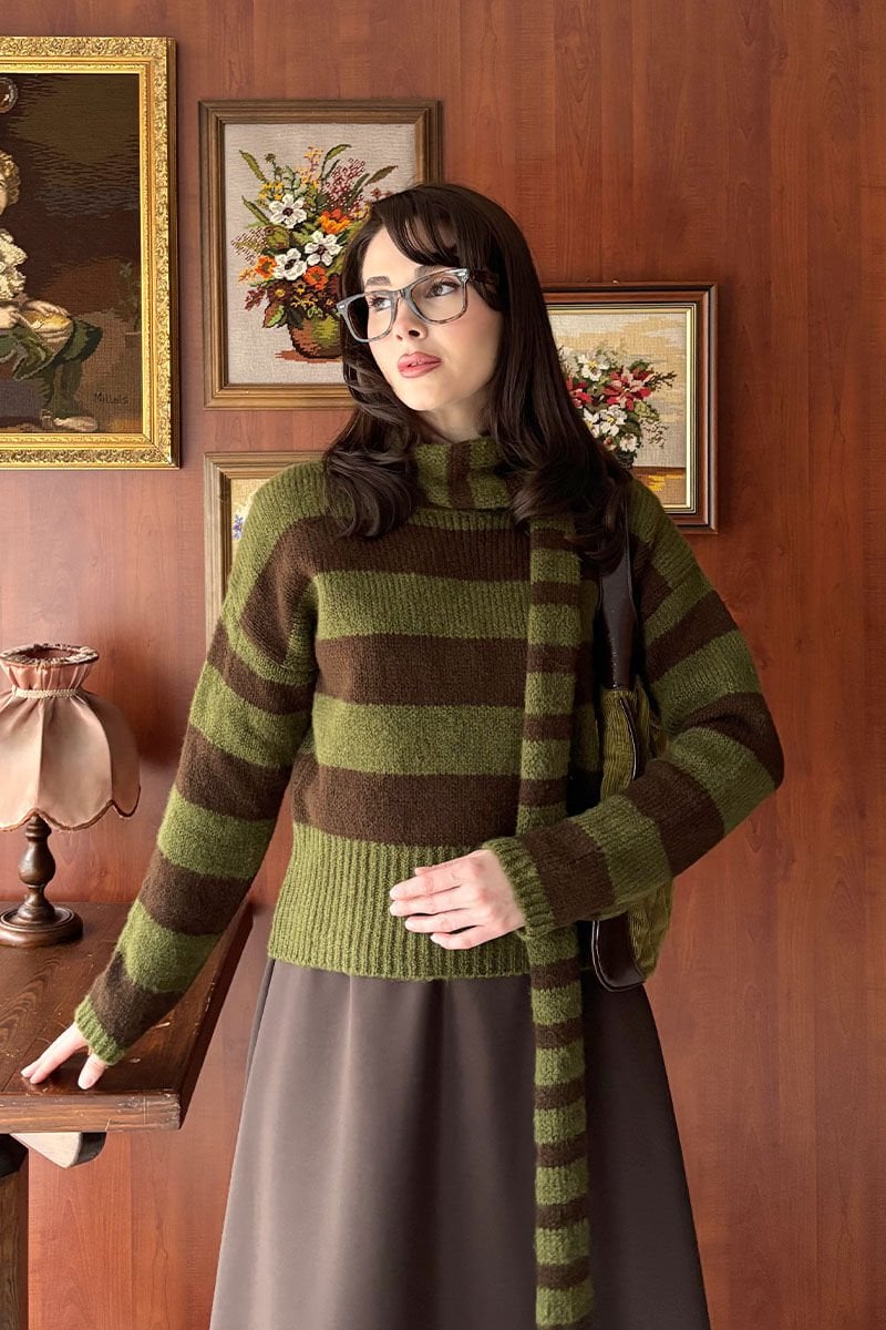 Zeytin Yeşili Çizgili Atkı Detay Kazak