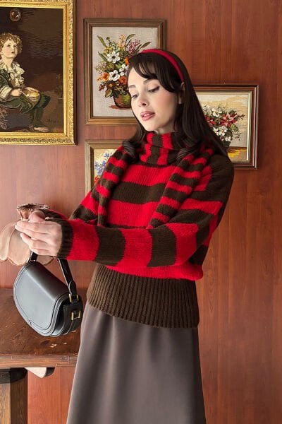 Kırmızı Çizgili Atkı Detay Kazak