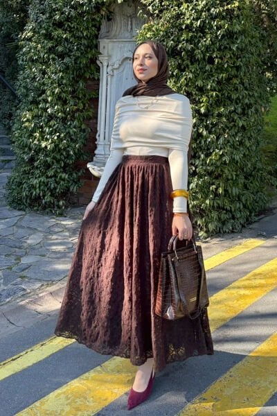 Krem Oysho Büzgü Detaylı Bluz & Acı Kahve Dantelli Balon Etek Takım