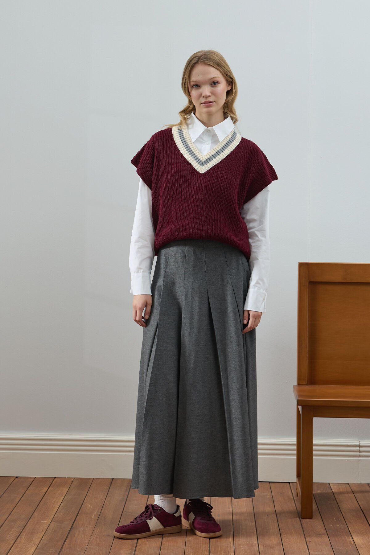 Bordo V Yaka Süveter & Antrasit Poliviskon Kolej Etek Takım