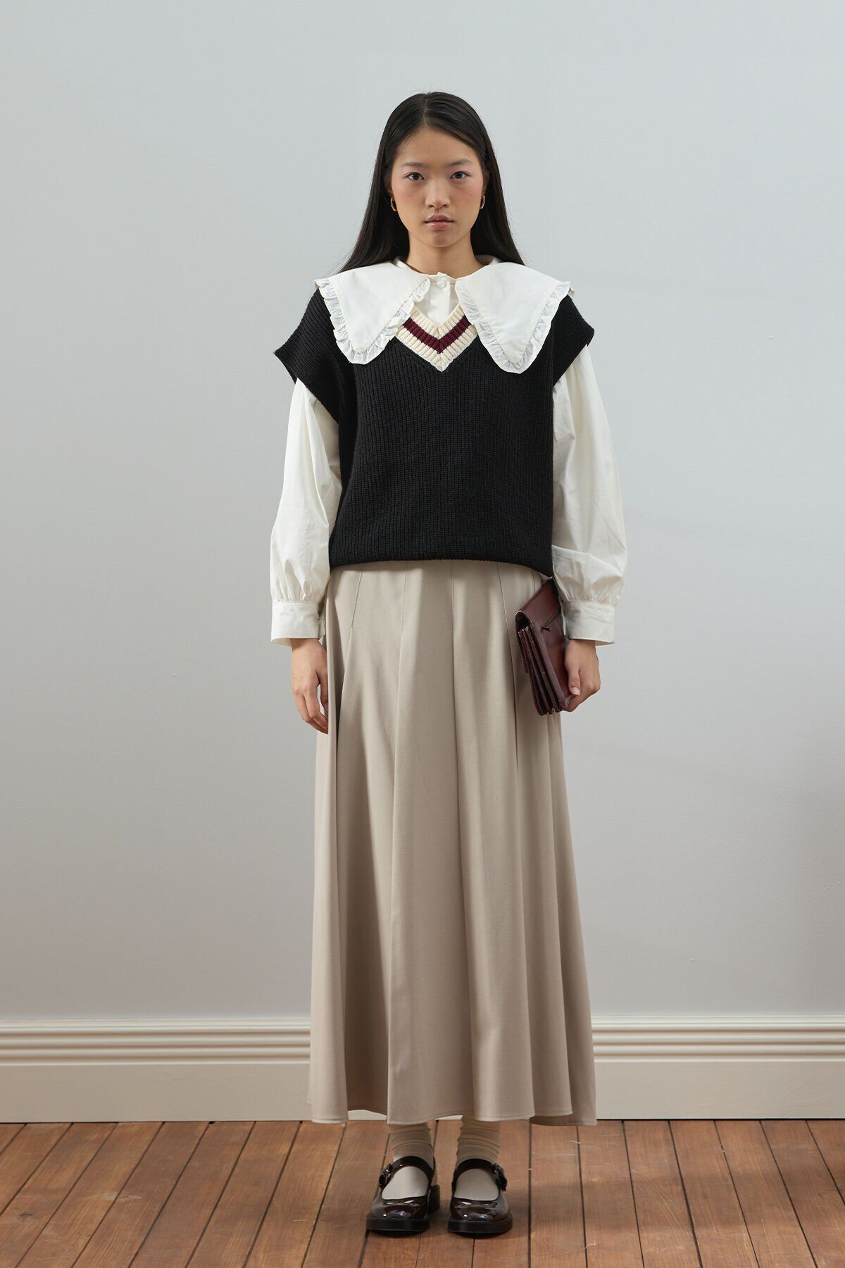 Siyah V Yaka Süveter & Vizon Poliviskon Kolej Etek Takım