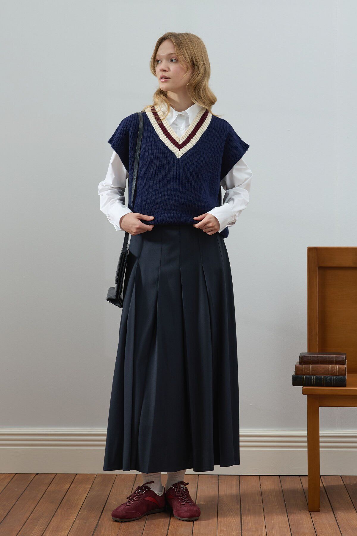 Lacivert V Yaka Süveter & Lacivert Poliviskon Kolej Etek Takım