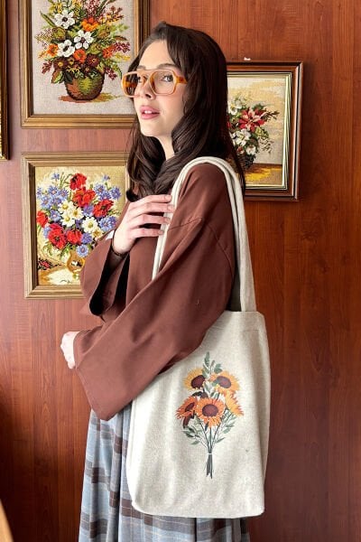 Vizon Ay Çiçeği Baskılı Kaşe Çanta