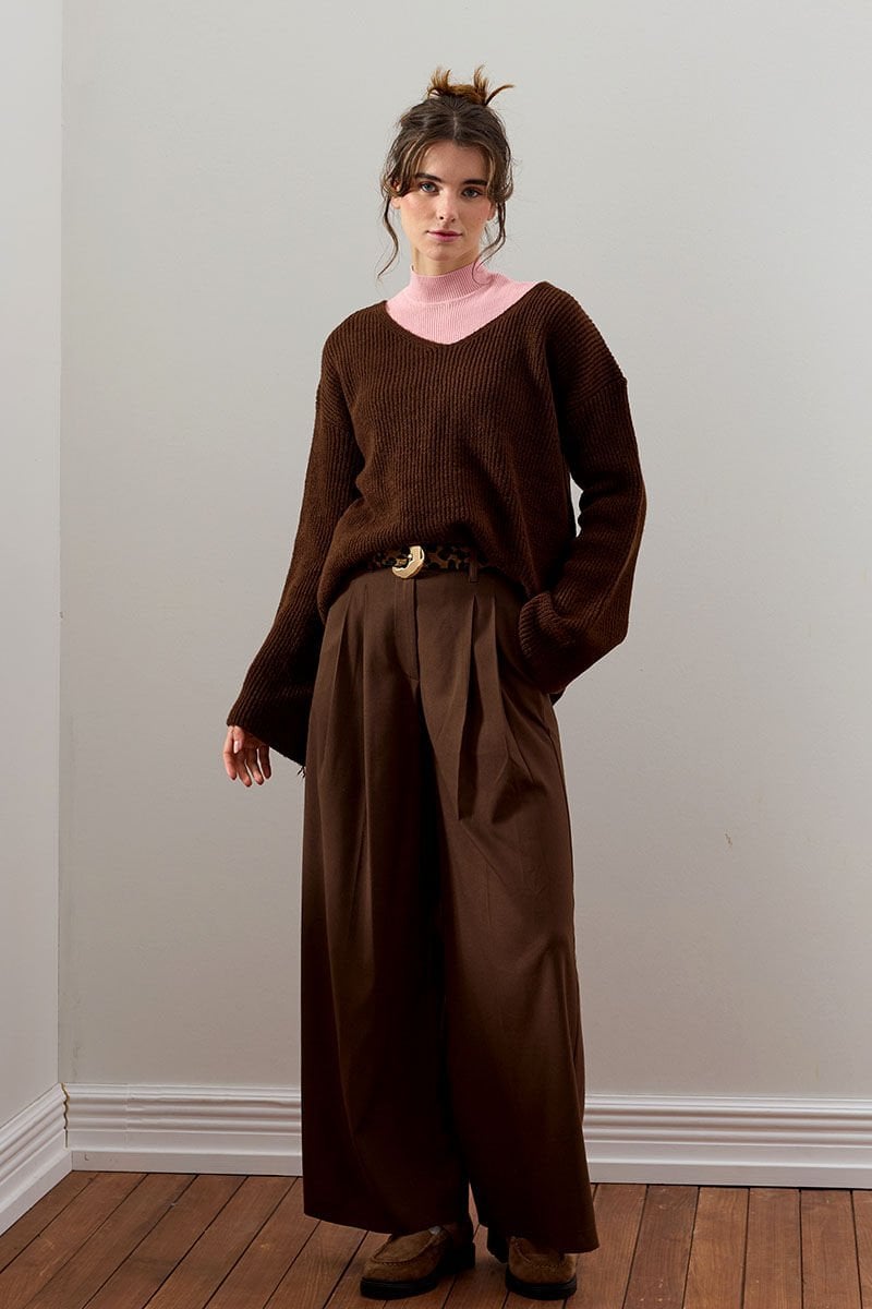 Acı Kahve V Yaka Triko Kazak & Acı Kahve Pile Detay Palazzo Pantolon Takım