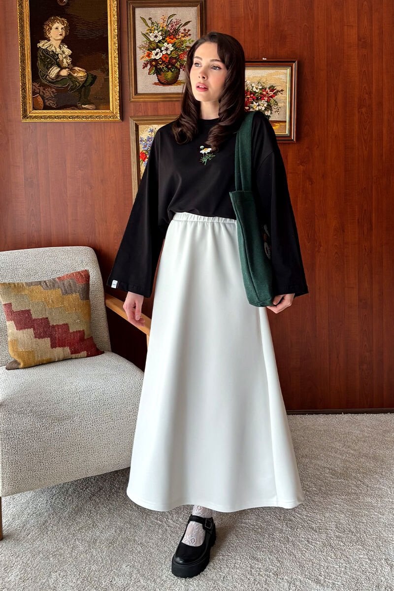 Siyah Nakışlı Body & Ekru Scuba Etek Takım