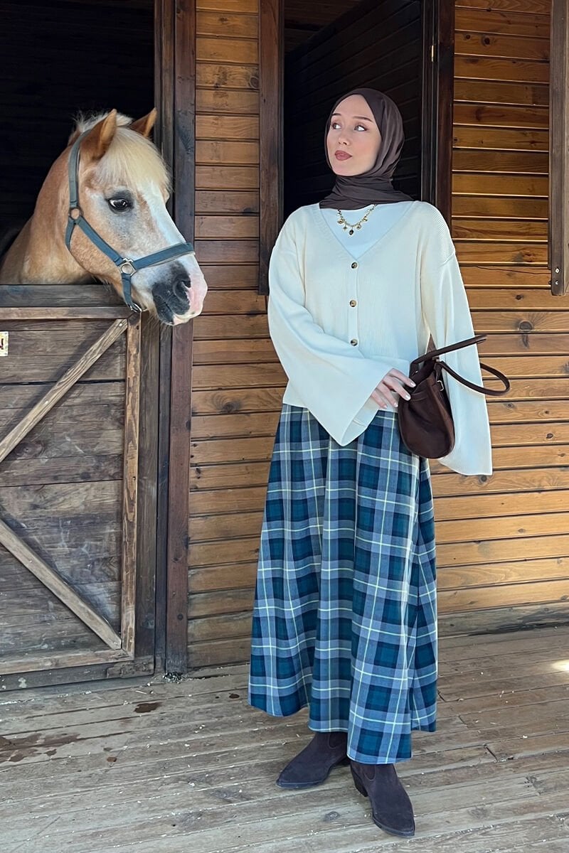 Krem İspanyol Kol Triko Hırka & Zümrüt Ekose Kloş Etek Takım