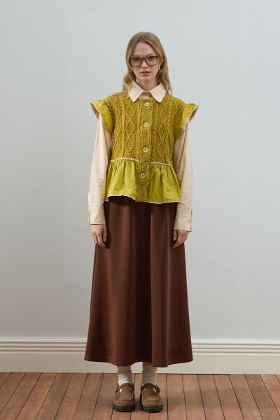 Yağ Yeşili Fırfırlı Triko Yelek & Acı Kahve Scuba Etek Takım