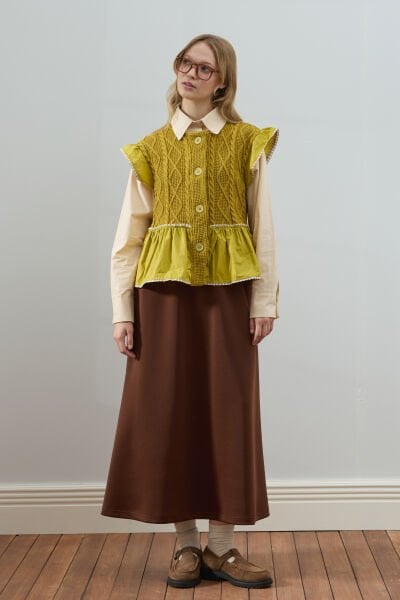 Yağ Yeşili Fırfırlı Triko Yelek & Acı Kahve Scuba Etek Takım