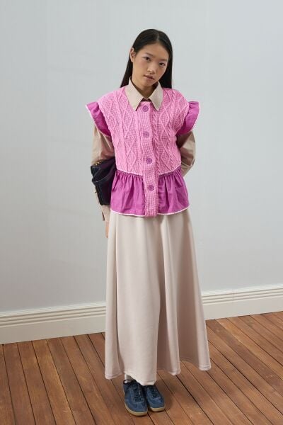 Pembe Fırfırlı Triko Yelek & Taş Scuba Etek Takım