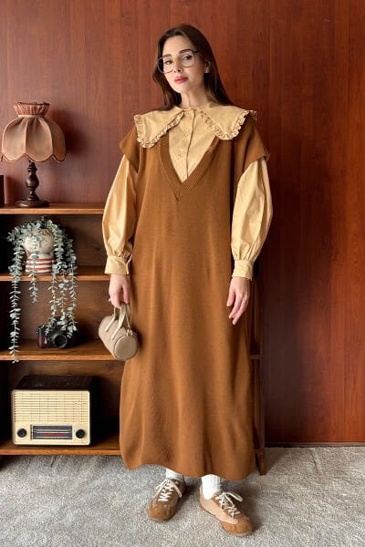 Camel Triko V Yaka Jile & Krem Fırfır Yaka Crop Gömlek Takım