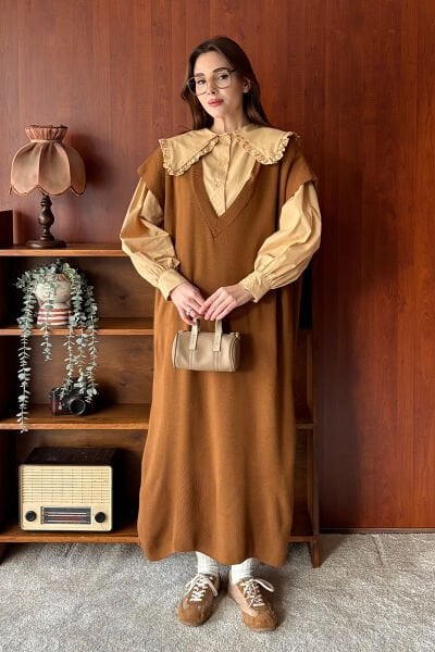 Camel Triko V Yaka Jile & Krem Fırfır Yaka Crop Gömlek Takım