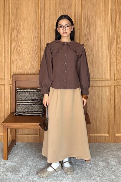 Acı Kahve Yakası Fırfırlı Crop Gömlek & Karamel Scuba Etek Takım