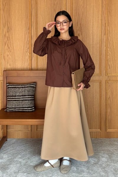 Acı Kahve Bebe Yaka Fiyonklu Gömlek & Karamel Scuba Etek Takım