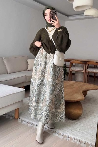 Vizon Etnik Desen Pamuk Saten Kloş Etek & Haki Balon Kol Triko Hırka / Sema Tektaş