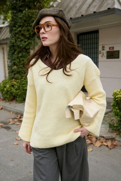 Tereyağ Sarısı V Yaka Triko Kazak