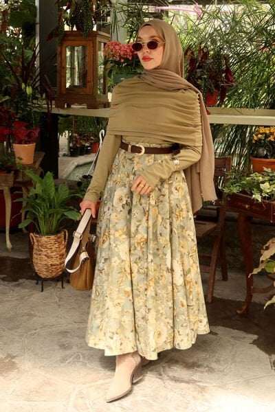 Çağla Oysho Büzgü Detaylı Bluz & Haki Gül Desenli Parçalı Etek Takım