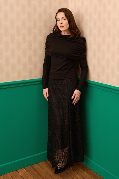 Siyah Dantelli Kloş Etek