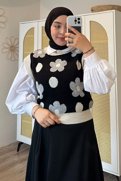 Siyah Papatya Desenli Süveter