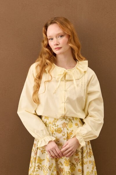 Açık Sarı Bebe Yaka Fiyonklu Gömlek