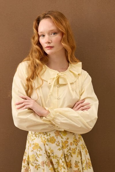 Açık Sarı Bebe Yaka Fiyonklu Gömlek