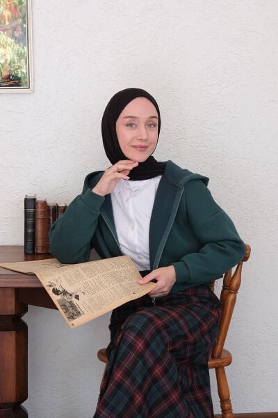 Zümrüt  3 İplik Kapüşonlu Crop Hırka