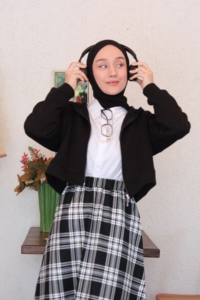 Siyah 3 İplik Kapüşonlu Crop Hırka