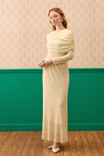 Krem Oysho Büzgü Detaylı Bluz & Krem Dantelli Kloş Etek Takım