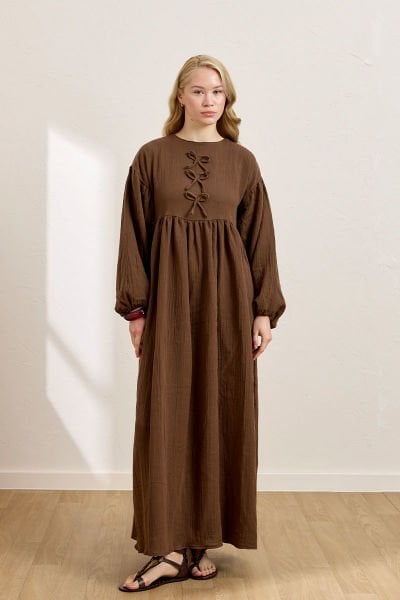 Acı Kahve Müslin Fiyonklu Belroba Elbise
