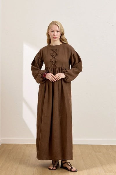 Acı Kahve Müslin Fiyonklu Belroba Elbise